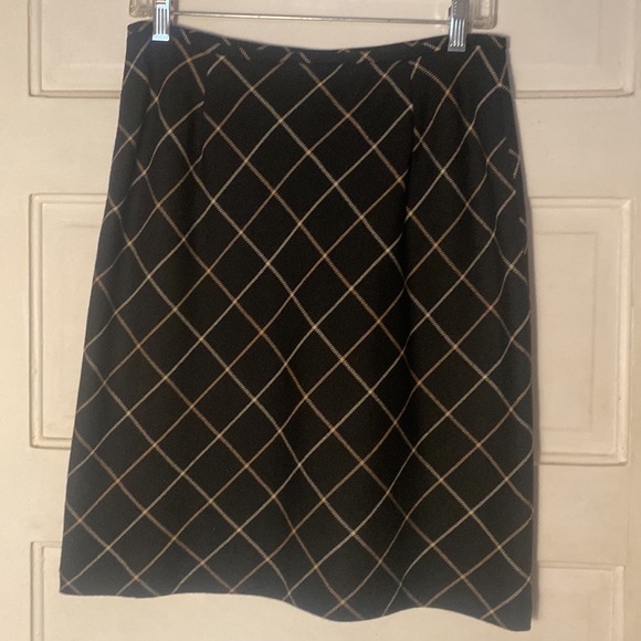 Ann Taylor loft size 6P crosshatch style, brown and tan dress skirt w/side zip - Picture 2 of 3